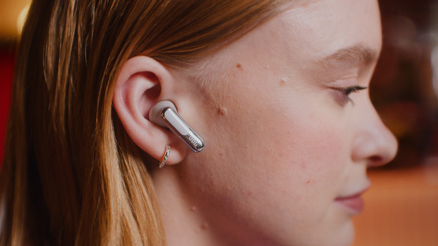 What are the different wearing methods of JBL earbuds?