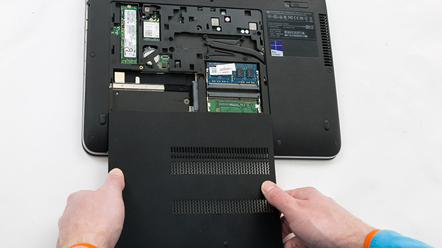 Fermez le PC portable ouvert.