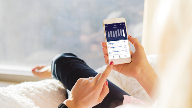 Fitbit Charge 4: measures heart rate and sleep in sleep mode