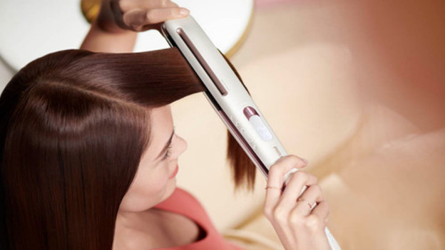 Hair straightener: straight and shiny hair in a single motion