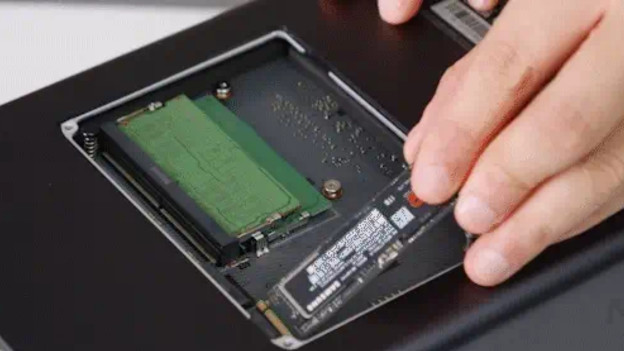 ssd installeren ugreen nas