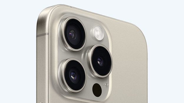 iPhone 15 Pro (Max): a standard lens, wide-angle lens, and zoom lens