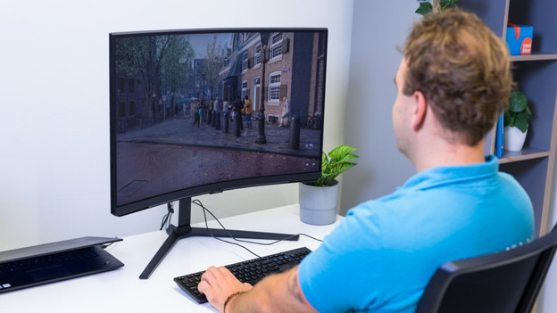 Spécialiste joue à Call of Duty: Modern Warfare 2 à 240 hertz