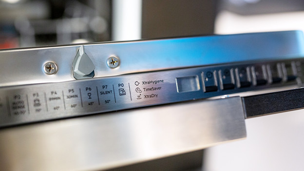 Open een volledig geïntegreerde vaatwasser als je hem test