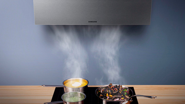 Range hood that exhausts