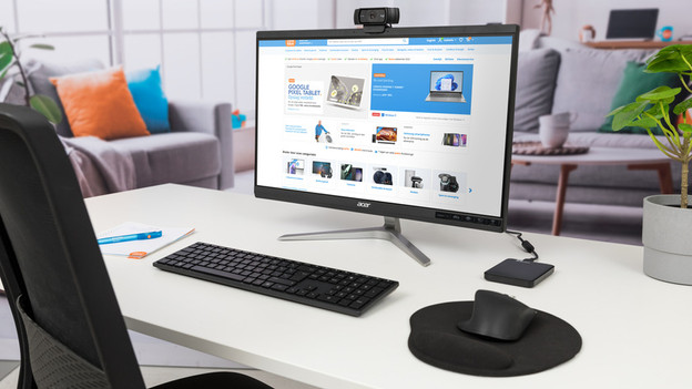 Espace de travail professionnel avec PC tout-en-un avec puce TPM