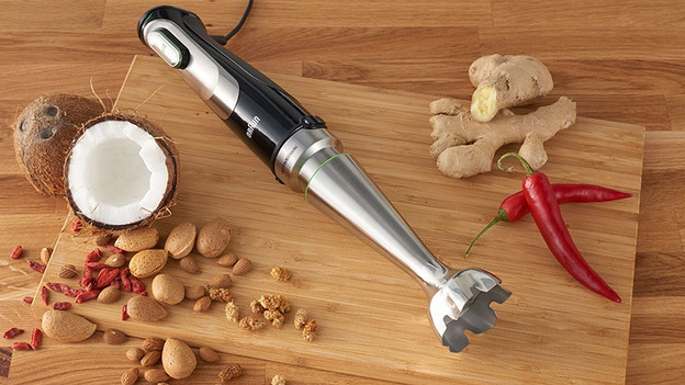 Immersion blender with nuts and spices