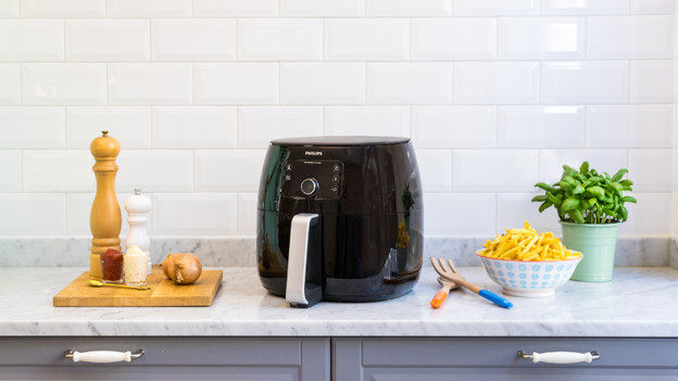 Airfryer sur un plan de travail