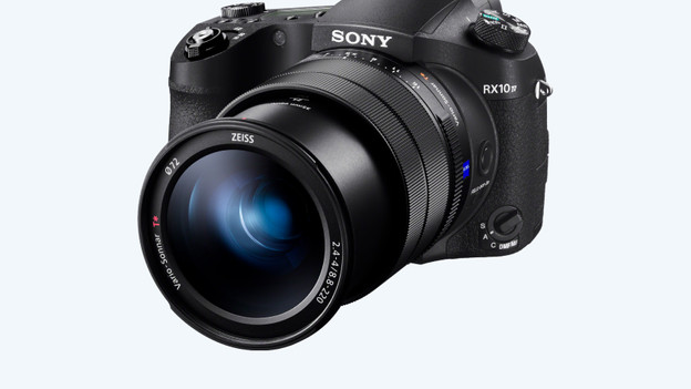Sony Cybershot DSC-RX10 IV: 25x optical zoom