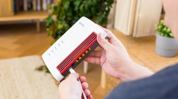 Connectez le modem avec un câble Ethernet