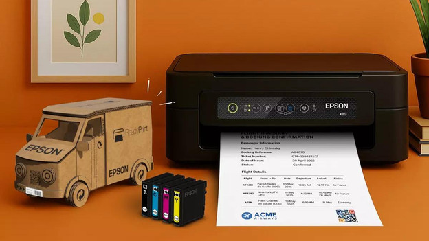 garçon avec imprimante epson et epson readyprint