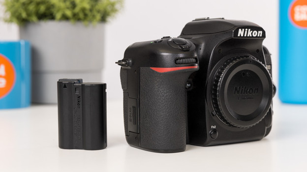 SLR camera: long battery life