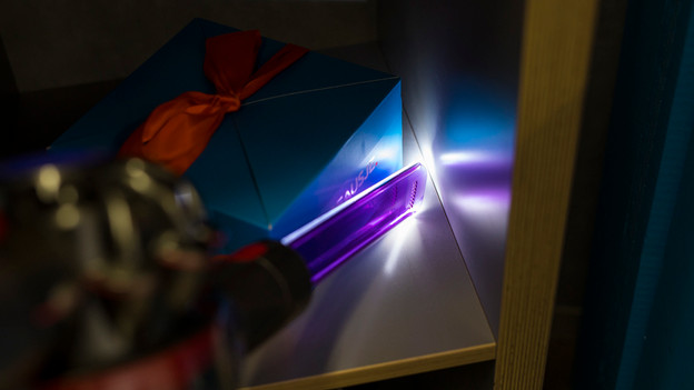 Dyson V8 LED crevice tool