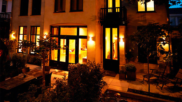 Éclairage extérieur automatisé Philips Hue