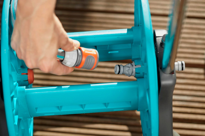 GARDENA CleverRoll S + Liano Xtreme 15m Set product in use