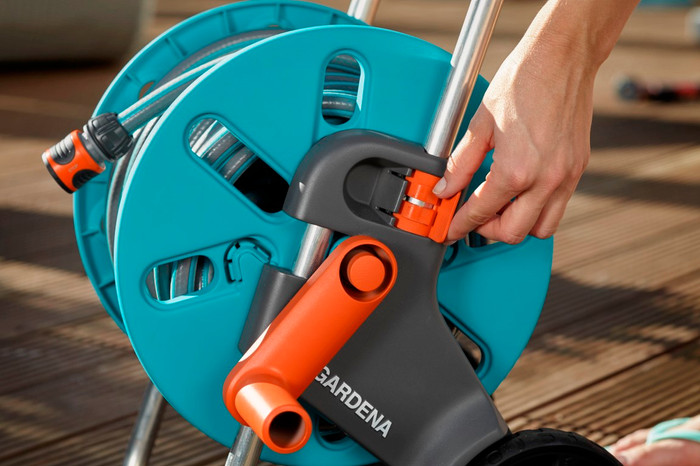 GARDENA CleverRoll S + Liano Xtreme 15m Set product in use