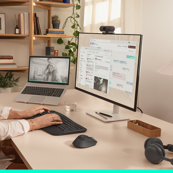 Logitech Signature Comfort Plus M850 L Wireless Mouse Graphite product in use