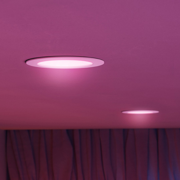 Philips Hue Inbouwspot Slim - White and Color - 170mm - Wit product in gebruik