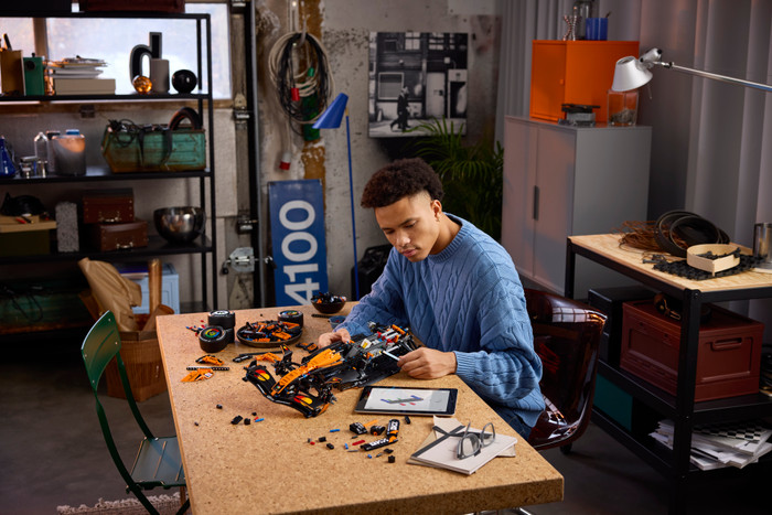 LEGO Technic McLaren MCL39 F1 auto 42228 product in gebruik