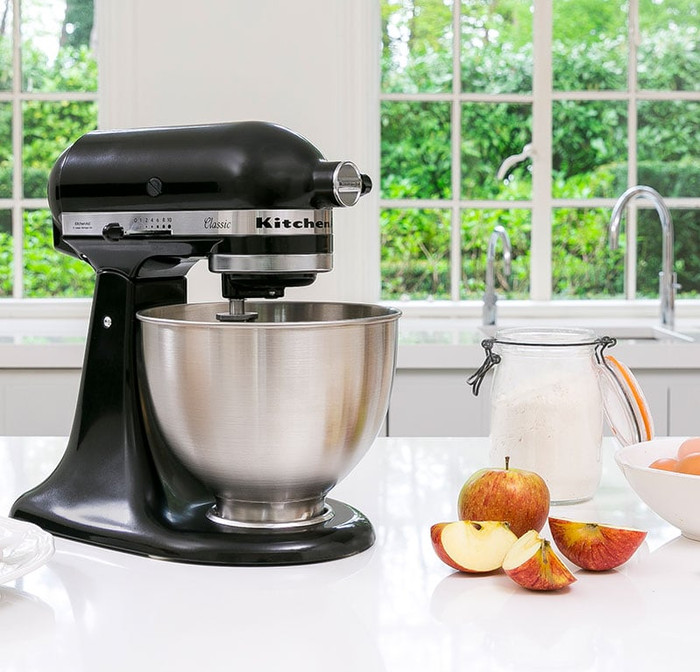 KitchenAid Classic Mixer 5K45SSEOB Onyx Zwart product in gebruik