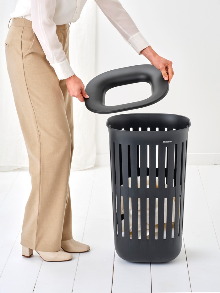 Brabantia Collect-It Wasmand 55 liter - Set van 2 -  Zwart product in gebruik