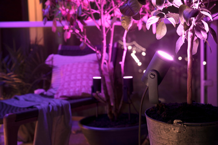 Philips Hue Lily Kit de Démarrage White and Color Spot à Planter Lot de 2 produit à l'usage