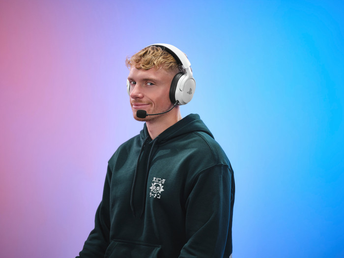 Trust GXT 499W Forta Draadloze Gaming Headset PS4/PS5 Wit product in gebruik