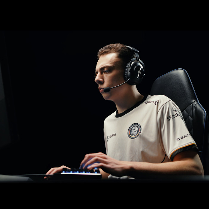 Logitech G PRO X 2 Lightspeed Wireless Gaming Headset Wit product in gebruik