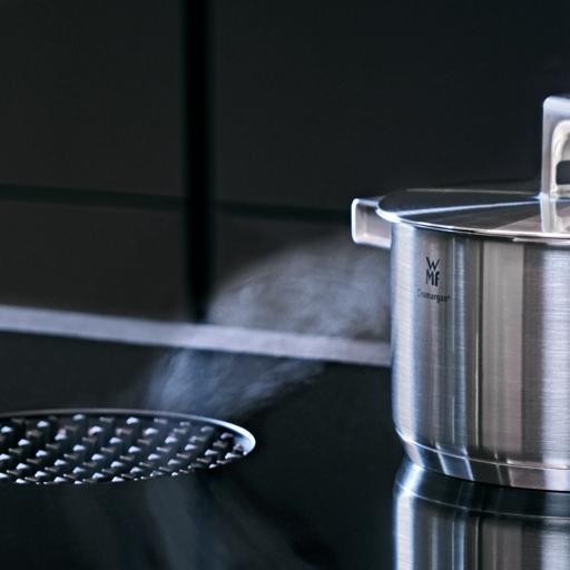 WMF Ultimate Cool Pannenset 5-delig + glazen deksel product in gebruik