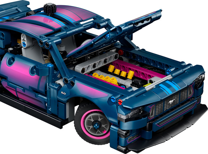 LEGO Technic - Voiture Ford Mustang GT à Personnaliser 42236 détail