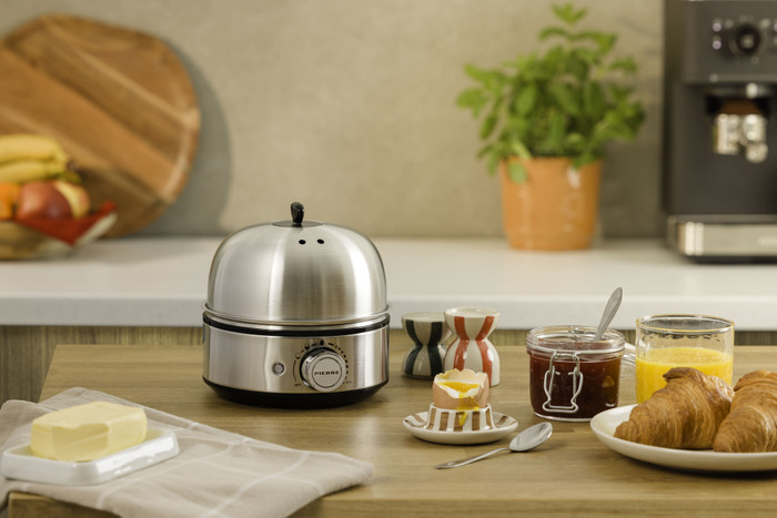 Pierre Egg Cooker PEC5000 product in use
