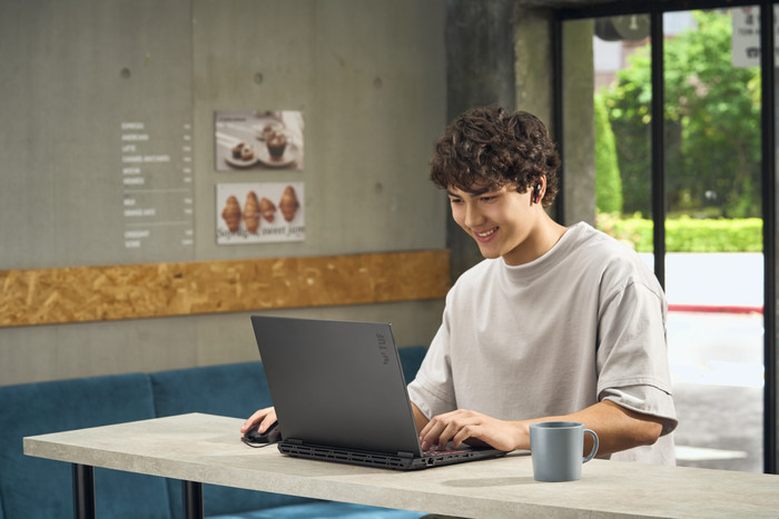 ASUS TUF Gaming 16 FA608UM-RV014W AZERTY product in gebruik