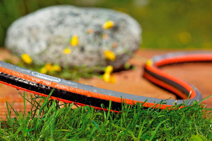 GARDENA Comfort FLEX 1/2 30m Premium Spray Nozzle Pack product in use