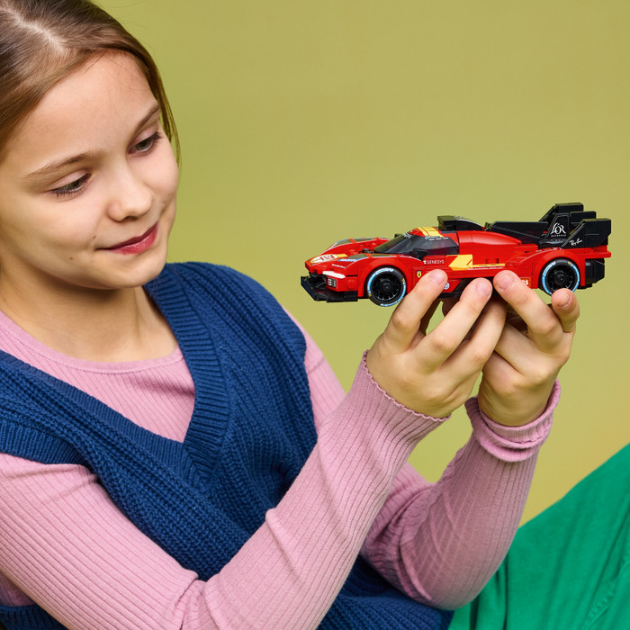 LEGO Speed Champions Ferrari 499P 77261 product in gebruik