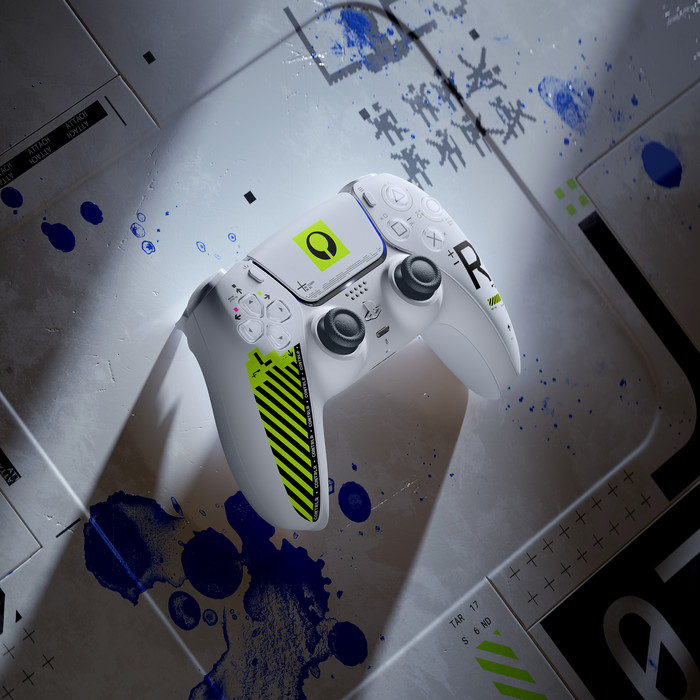 Sony Playstation 5 DualSense Draadloze Controller MARATHON Limited Edition product in gebruik