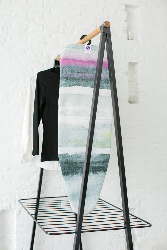 Brabantia Tafelstrijkplank S 95 x 30 cm Morning Breeze product in gebruik