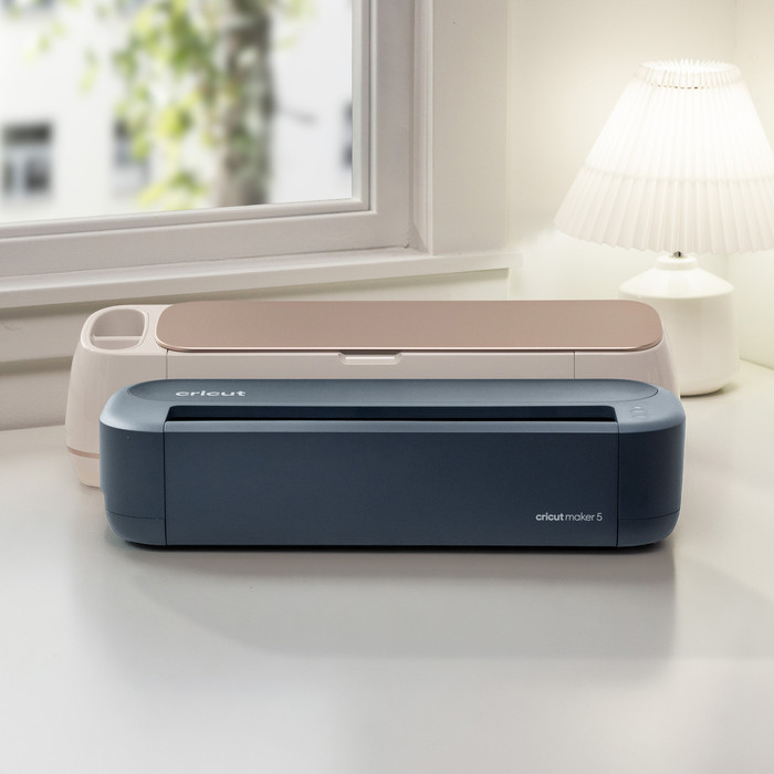 Circut Maker 5 Ultimate Bundle product in use