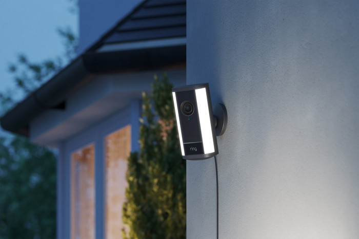 Ring Spotlight Camera Pro 2e Génération Fiche Noir produit à l'usage