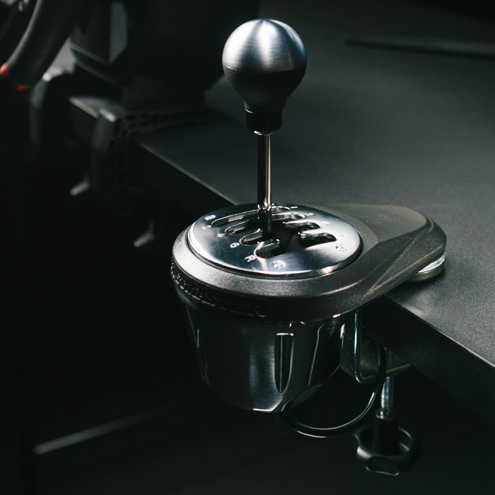 Thrustmaster TH8A Shifter product in gebruik