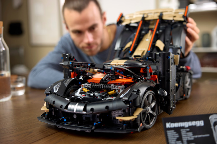 LEGO Technic Koenigsegg Sadair's Spear Megacar 42232 product in gebruik