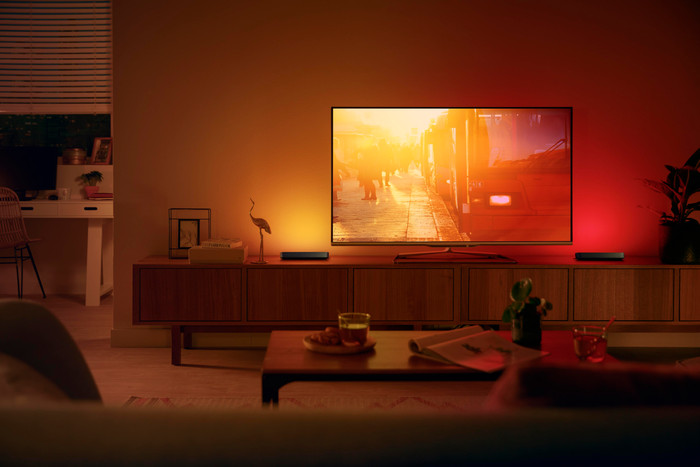 Philips Hue Play Rampe d'Éclairage Noir Lot de 2 + HDMI Sync Box 8K produit à l'usage