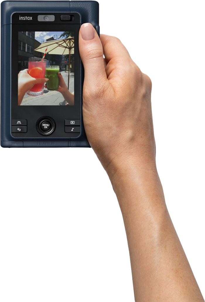 Fujifilm Instax Mini LiPlay+ Midnight Blue product in gebruik