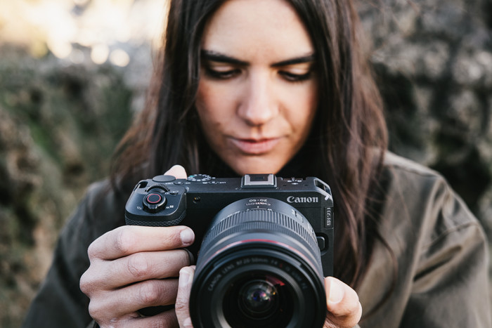 Canon EOS R6 V + RF 20-50mm f/4L IS USM PZ product in gebruik