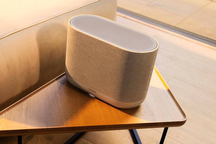 Denon Home 400 Zilver product in gebruik