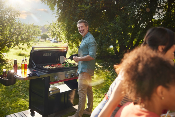 Weber Slate GPD 76 cm Premium Plancha Black product in gebruik