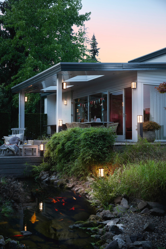 Philips Hue Impress sokkellamp White and Color Zwart laag product in gebruik