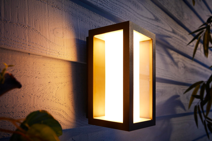 Philips Hue Impress muurlamp White and Color zwart smal duo pack product in gebruik