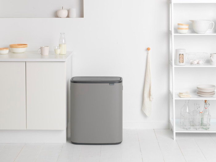 Brabantia Bo Touch Bin 2 x 30 Liter Mineral Concrete Grey + Vuilniszakken (120 stuks) product in gebruik