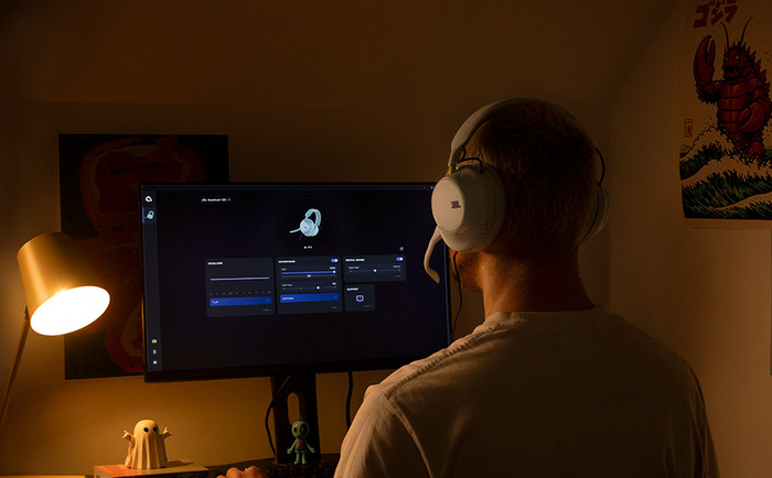 JBL Quantum 120 Ice product in use