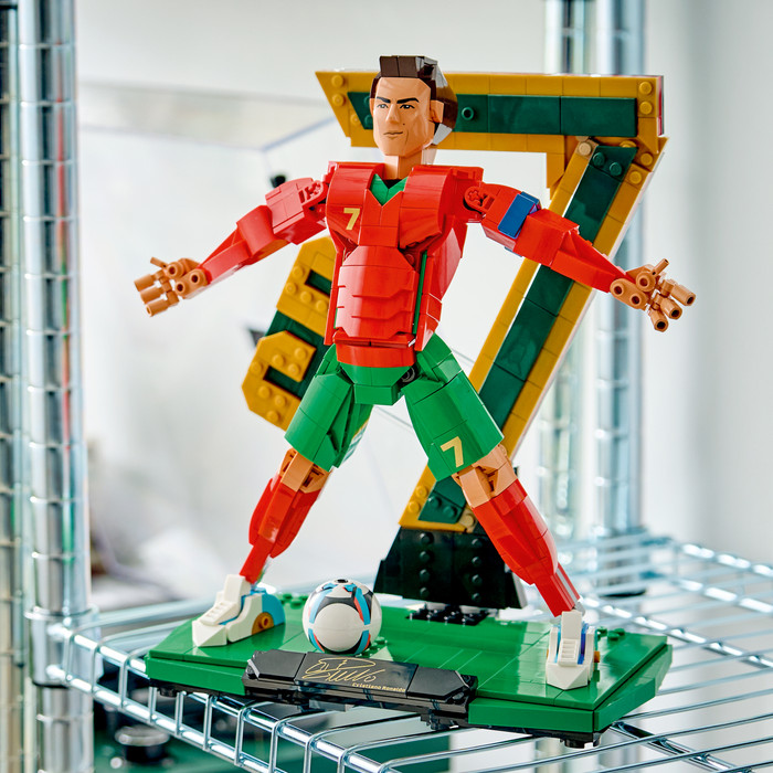 LEGO Editions Cristiano Ronaldo Voetballegende 43016 product in gebruik
